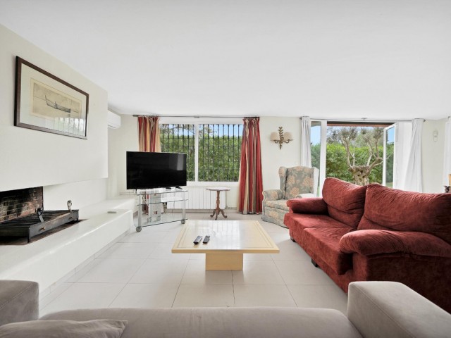 5 Bedrooms Villa in Elviria