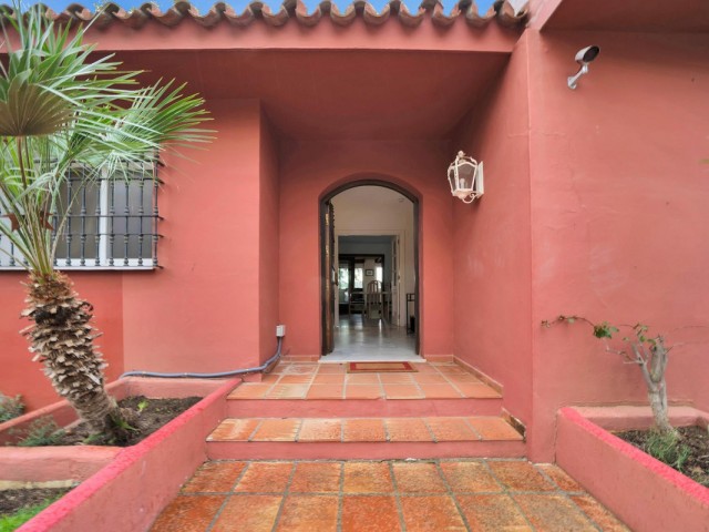 5 Sovrums Villa i Elviria