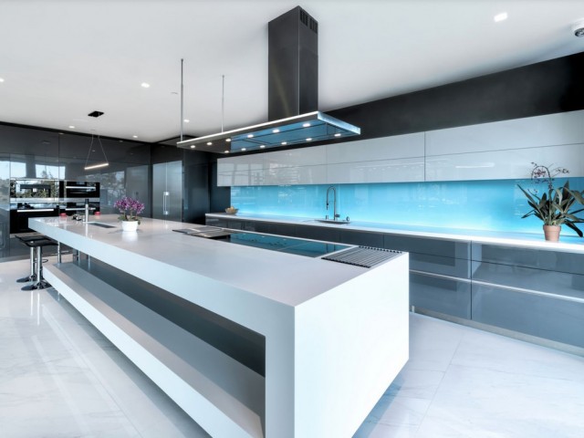 5 Bedrooms Villa in Benahavís