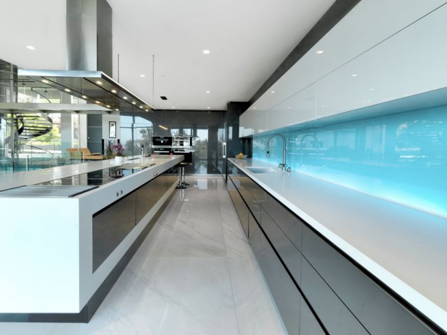 5 Bedrooms Villa in Benahavís