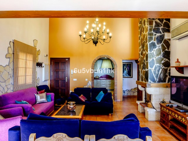 Villa avec 6 Chambres  à Estepona