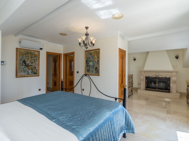 Ático con 5 Dormitorios  en Marbella