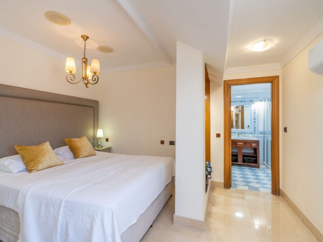Ático con 5 Dormitorios  en Marbella