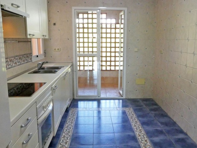 2 Bedrooms Apartment in Guadalmina Baja