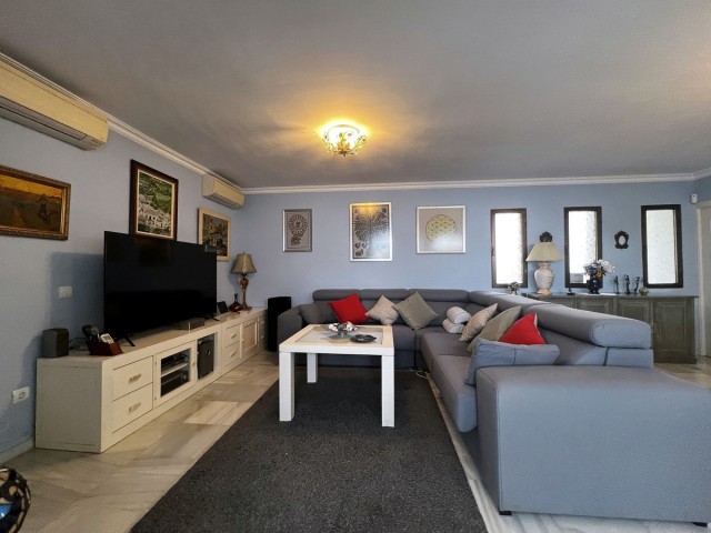 Villa con 4 Dormitorios  en La Capellania