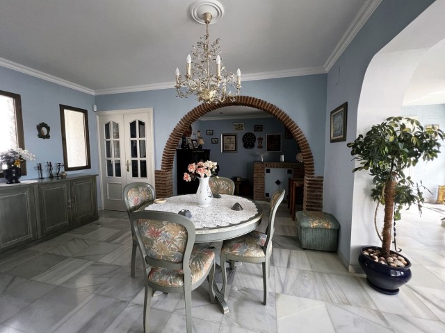 Villa con 4 Dormitorios  en La Capellania