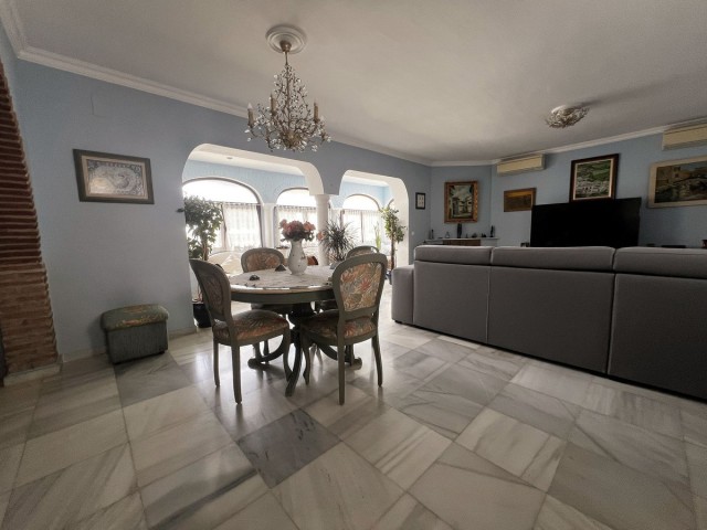 Villa con 4 Dormitorios  en La Capellania