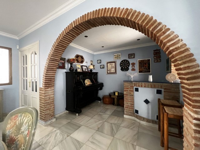 Villa con 4 Dormitorios  en La Capellania