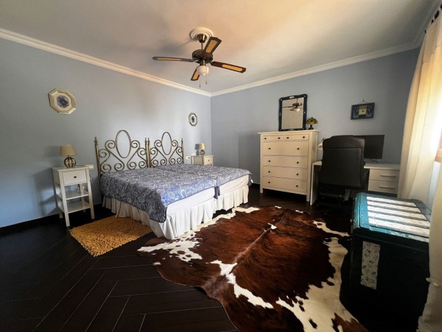 Villa con 4 Dormitorios  en La Capellania