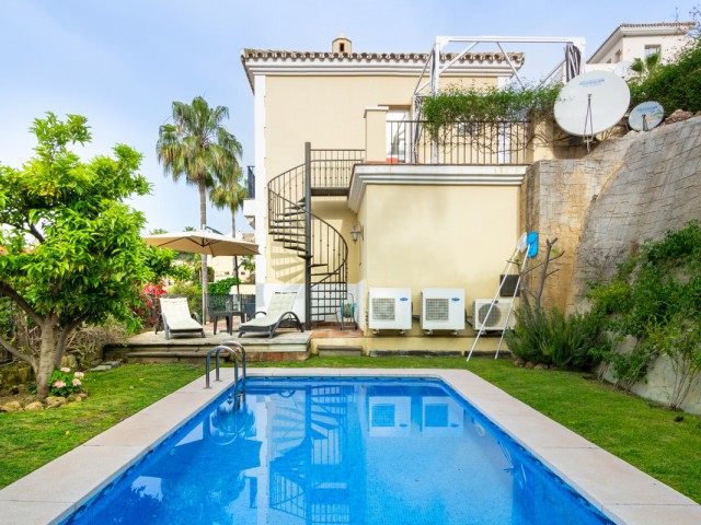4 Bedrooms Townhouse in Istán