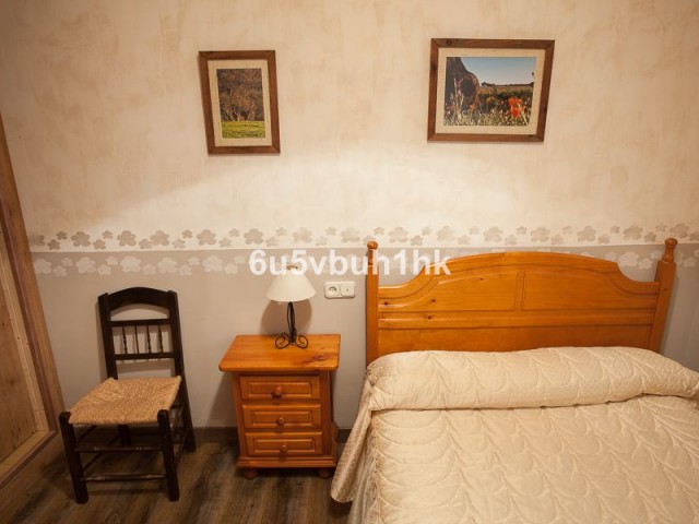 4 Bedrooms Villa in Olvera