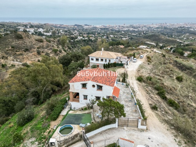 4 Bedrooms Villa in Mijas