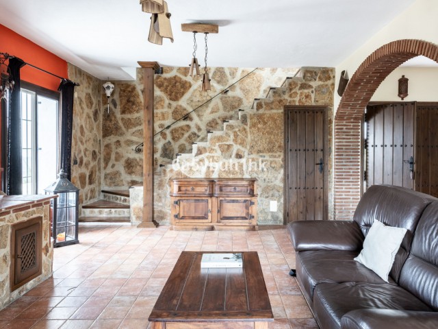 4 Bedrooms Villa in Mijas