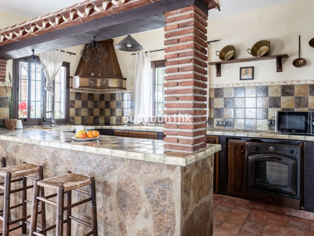 4 Bedrooms Villa in Mijas