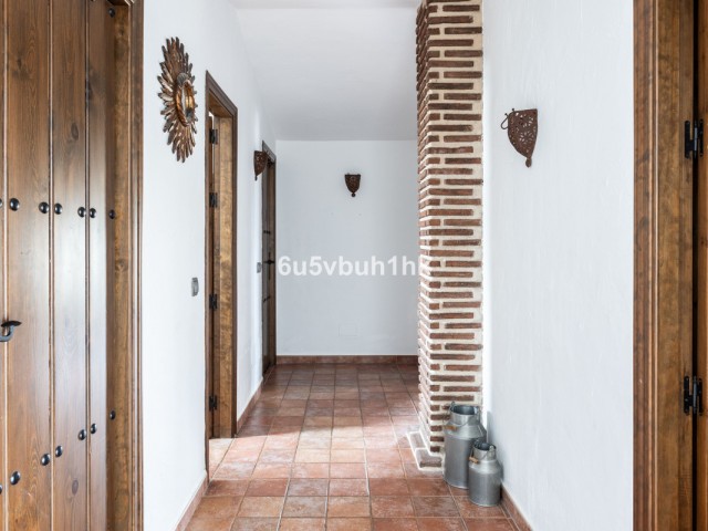 4 Bedrooms Villa in Mijas