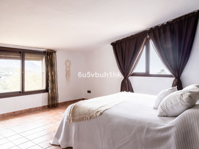 4 Bedrooms Villa in Mijas