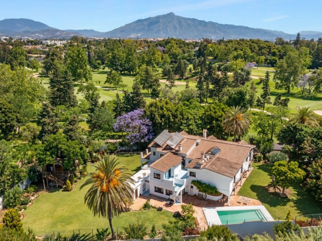 4 Bedrooms Villa in Guadalmina Baja