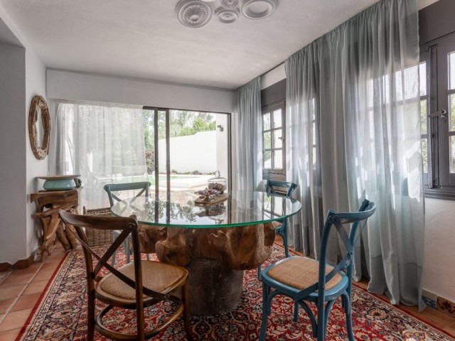 4 Bedrooms Villa in Guadalmina Baja