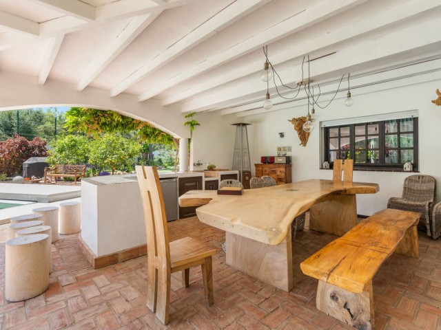 4 Bedrooms Villa in Guadalmina Baja