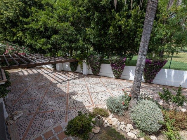 4 Bedrooms Villa in Guadalmina Baja