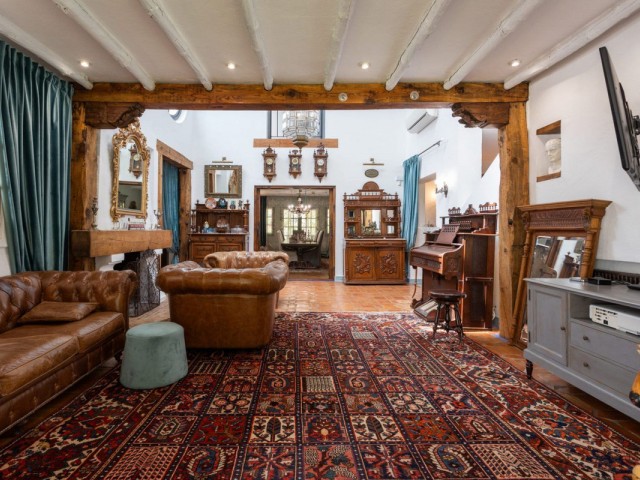 4 Bedrooms Villa in Guadalmina Baja