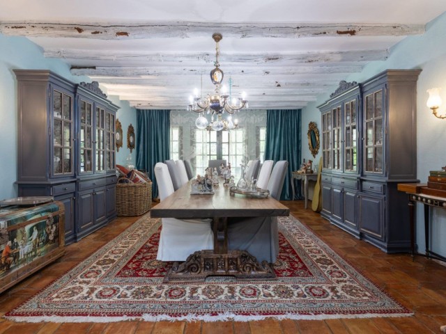 4 Bedrooms Villa in Guadalmina Baja