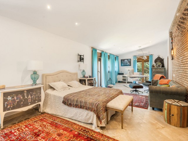 4 Bedrooms Villa in Guadalmina Baja