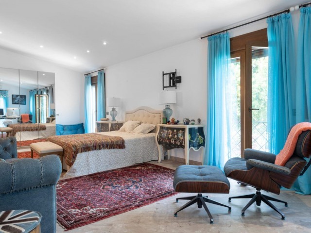 4 Bedrooms Villa in Guadalmina Baja