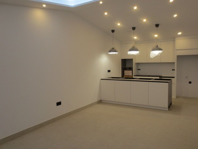 Villa con 4 Dormitorios  en El Coto