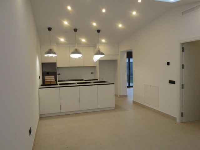 Villa con 4 Dormitorios  en El Coto