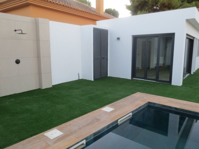 Villa con 4 Dormitorios  en El Coto