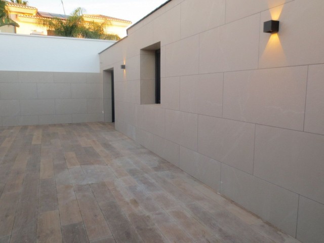 Villa con 4 Dormitorios  en El Coto