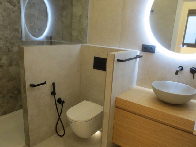 Villa con 4 Dormitorios  en El Coto