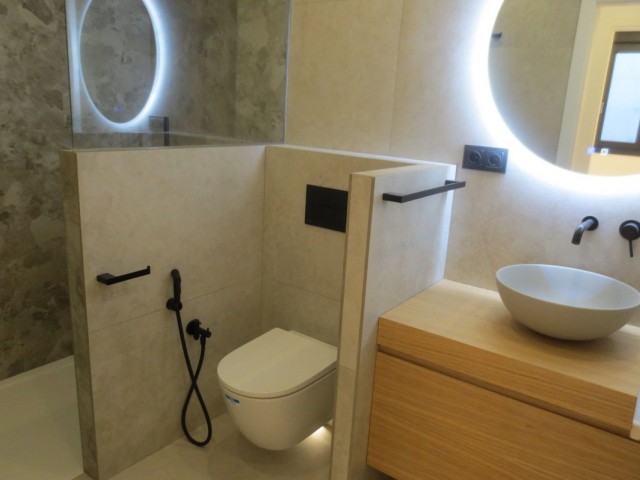 Villa con 4 Dormitorios  en El Coto