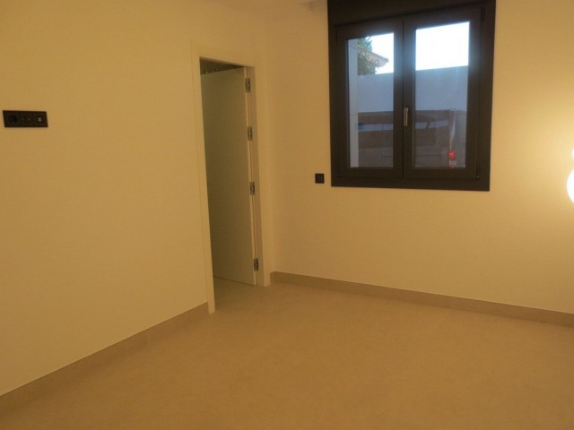 Villa con 4 Dormitorios  en El Coto