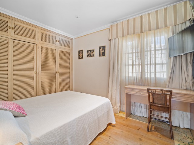 Villa con 6 Dormitorios  en Guadalmina Alta