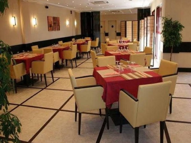 Comercial con 100 Dormitorios  en Manilva