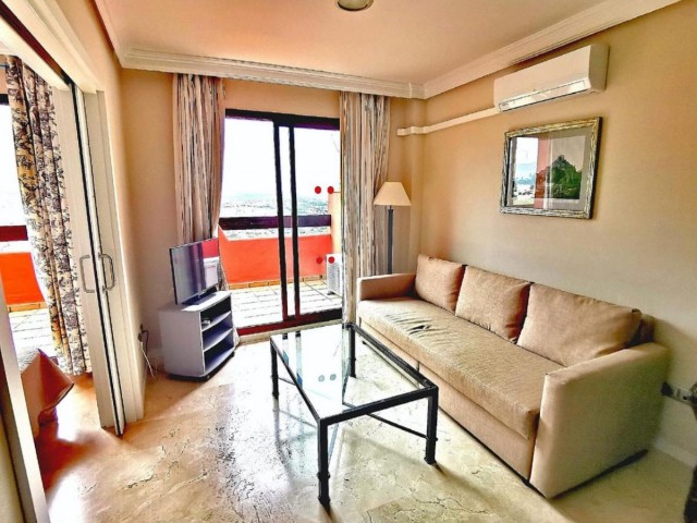 Comercial con 100 Dormitorios  en Manilva