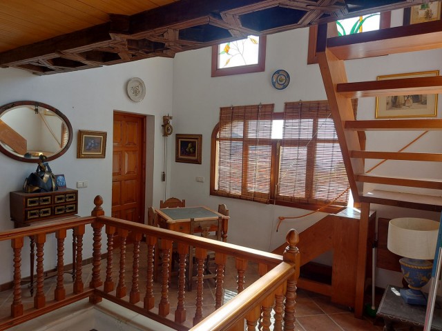 Villa con 6 Dormitorios  en Mijas