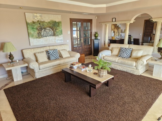 6 Bedrooms Villa in La Mairena