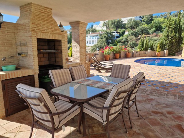 6 Bedrooms Villa in La Mairena