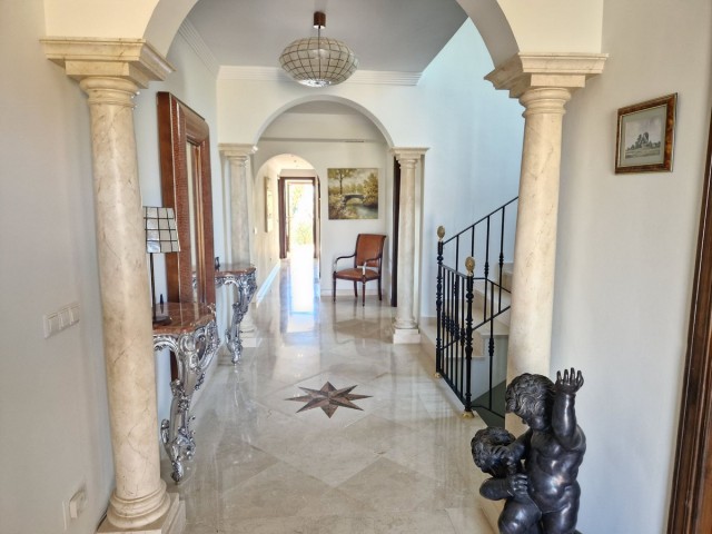 6 Bedrooms Villa in La Mairena