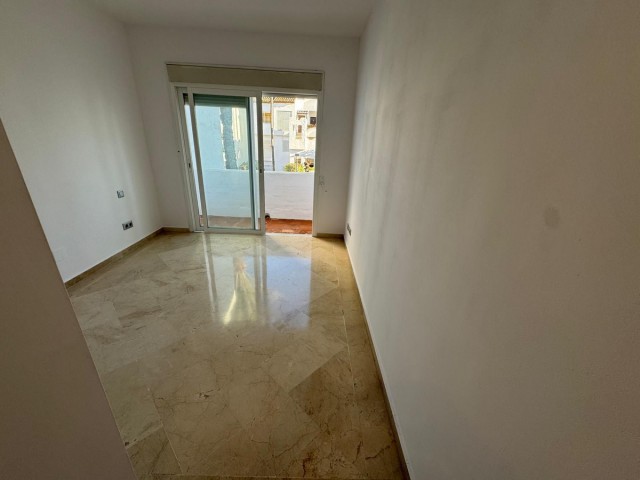 Apartment, Estepona, R4717177