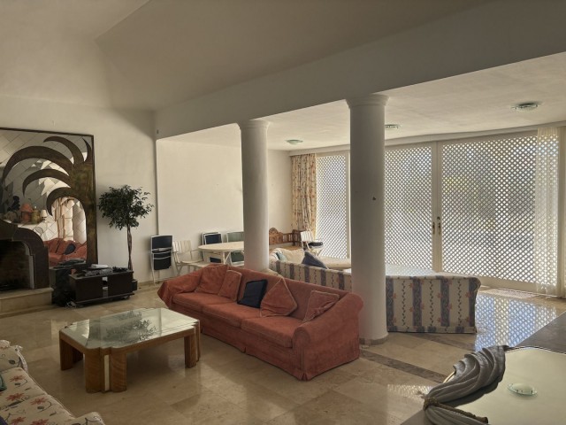 Villa con 6 Dormitorios  en The Golden Mile