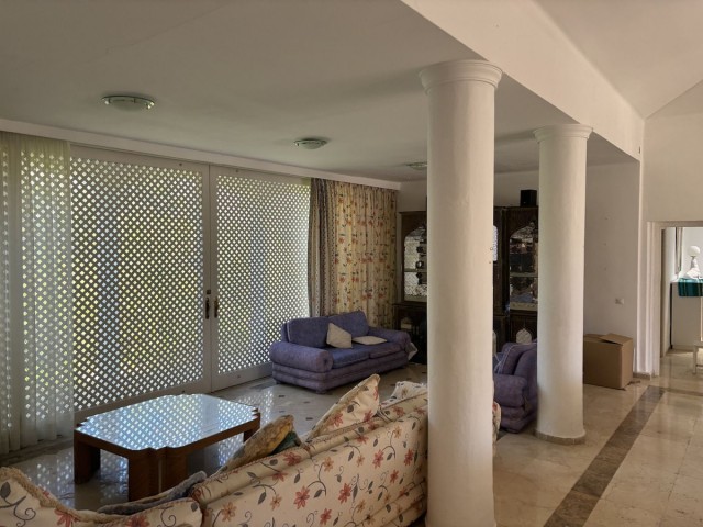 Villa con 6 Dormitorios  en The Golden Mile