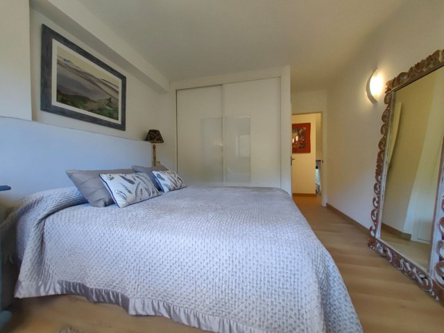Apartamento con 3 Dormitorios  en Estepona