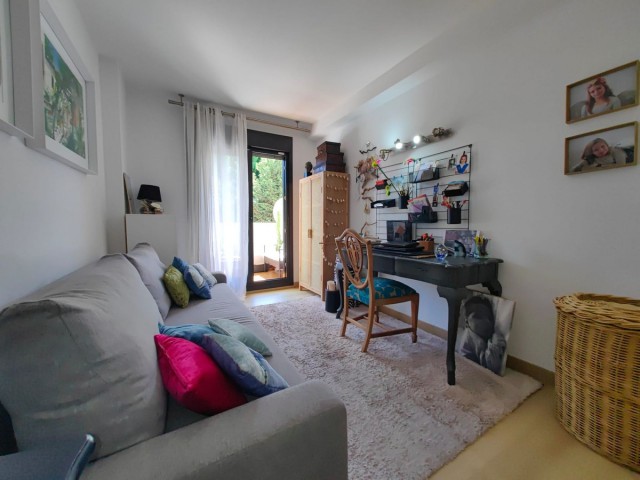Apartamento con 3 Dormitorios  en Estepona