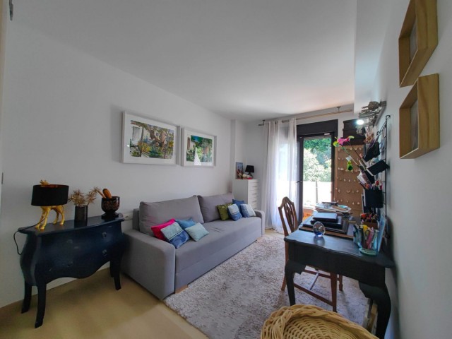 Apartamento con 3 Dormitorios  en Estepona