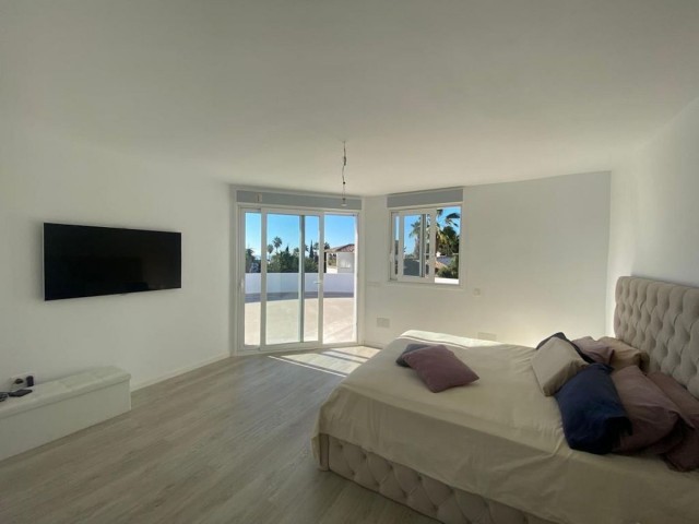 Villa con 4 Dormitorios  en Estepona