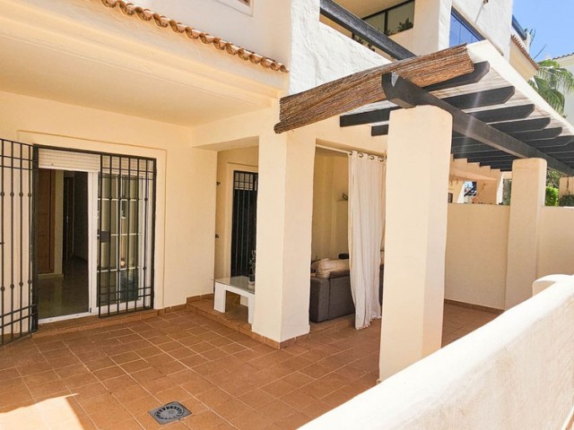 Apartamento con 2 Dormitorios  en San Luis de Sabinillas